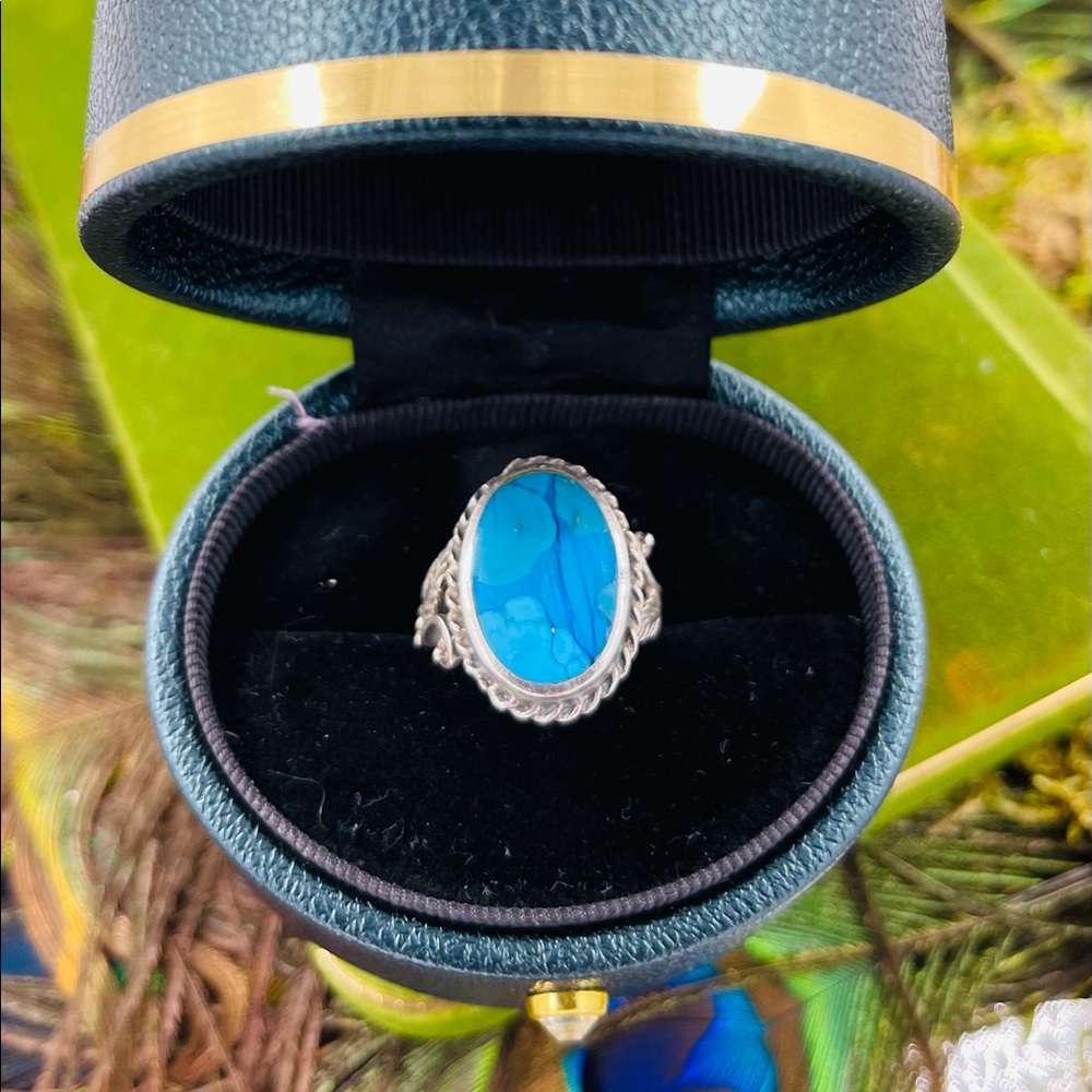 Vintage Large Turquoise Stone Sterling Silver Ring.